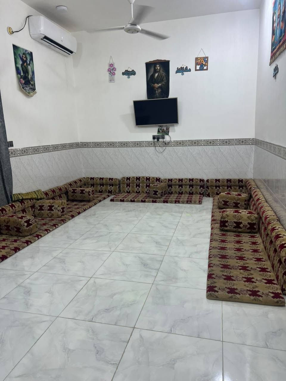 السلام عليكم ورحمه الله وبركاته دار للبيع مجمع نبيل حاجم يم المستشفى المساحة 100متر طابقين بناء حديث ***********السعر 60 👍

