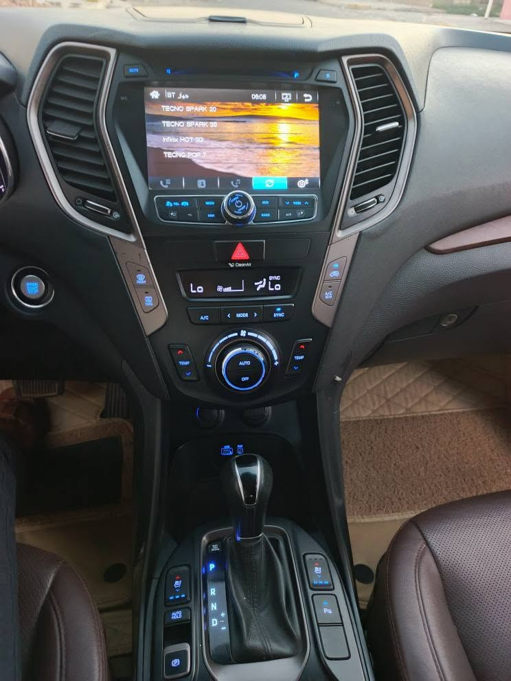 فقط بيع بدون مراوس 
سنتافي 2018 خليجي 
 فول مواصفات 1/1 
محرك V6 3.300 مامفتوح
ماشية 85km 
بطاقة بانزين بي 
سيارة باسمي وسنوية جديدة

مواصفات 

بصمه ابواب وتشغيل
بانوراما 
كشنات جلد 
كشنات كهرباء وتبريد وتدفئة
اوتو هولد
دفع رباعي
صندوق كهرباء
لايتات ليد
ويل كروم
داخل جوزي 
سستم نظام صوت
بردات خلفية بلادية
تبريد 3 قطع 
7 راكب 
وبعد هواي مواصفات 

سيارة كفالة من الحادث والتبديل 
فقط شبر بارد وشبر صبغ باقي كفالة

سعر سيارة 228 وبيها مجال بسيط 

مكان سيارة كركوك 

*********** كركوك, العراق
