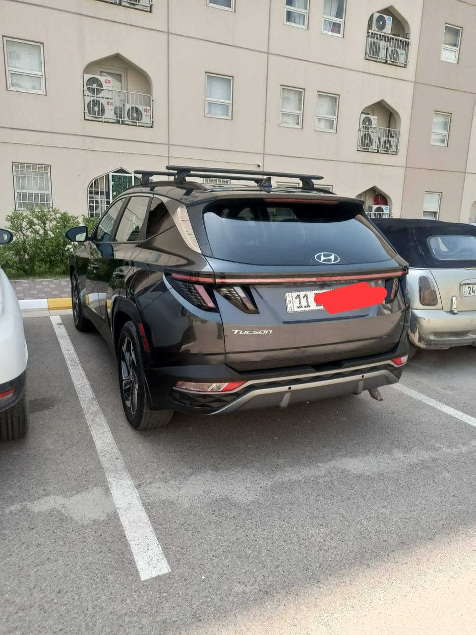 سلام عليكم توسان موديل 23رقم بغداد معوقين تبيل قبغ جنطة بارد بعيد فول مواصفات سعرة 169بيهامجال***********

نص مكتوب في الصور:
- BIDCARS