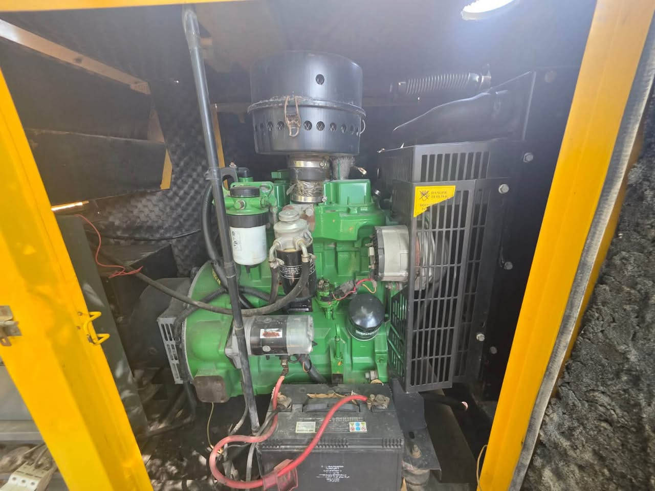 السلام عليكم 

للبيع مولدة جوندير للبيع
3 سلندر، 28 KV
كاتم أقصى بروتكشن
المولدة نظيفة كلش وحالتها ممتازة، جاهزة للشغل.

السعر مناسب والبيع للجادين.

📞 ***********
📞 ***********
