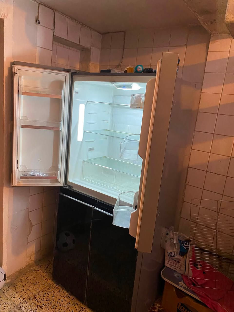 بوفيه صاج قطعتين الشرح بالفديو + جربايه اطفال + ثلاجة ٤ بيبان شركة الحافظ 
بيع مستعجل عندي شيله 
 الجربابه ب٧٥ الف
البوفيه ب٦٠٠ الف 
الثلاجة ب٤٥٠ الف 
بيع مستعجل مكاني كاظمية 
***********
