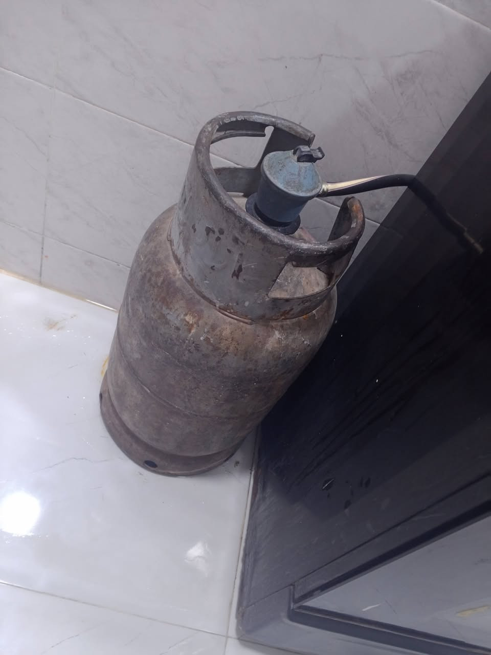 السلام عليكم
طباخ اربع عيون شغال مابي ضرر 
عل فحص سعر 85 بي مجال 
قنينه 60 مليانه اليوم معبيها مامستخدمه 
للاستفسار خاص او مراسله الرقم 
***********
