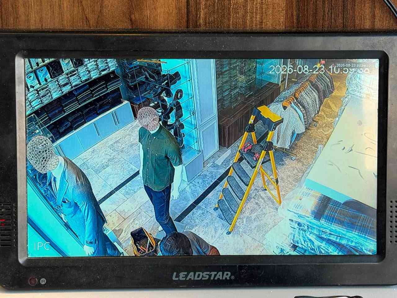 📹 تم بحمد الله تنصيب كاميرات IP
في مجمع ملابس 👕🛍️

✅ تغطية ومراقبة متكاملة للموقع
✅ صورة واضحة ودقة عالية
✅ تنصيب وبرمجة وضبط كامل للمنظومة
✅ شغل مرتب واحترافي حسب حاجة المكان

🔧 نستمر بتقديم أفضل خدمات نصب وصيانة كاميرات المراقبة
📍 الناصرية – شموخ
📞 ***********
