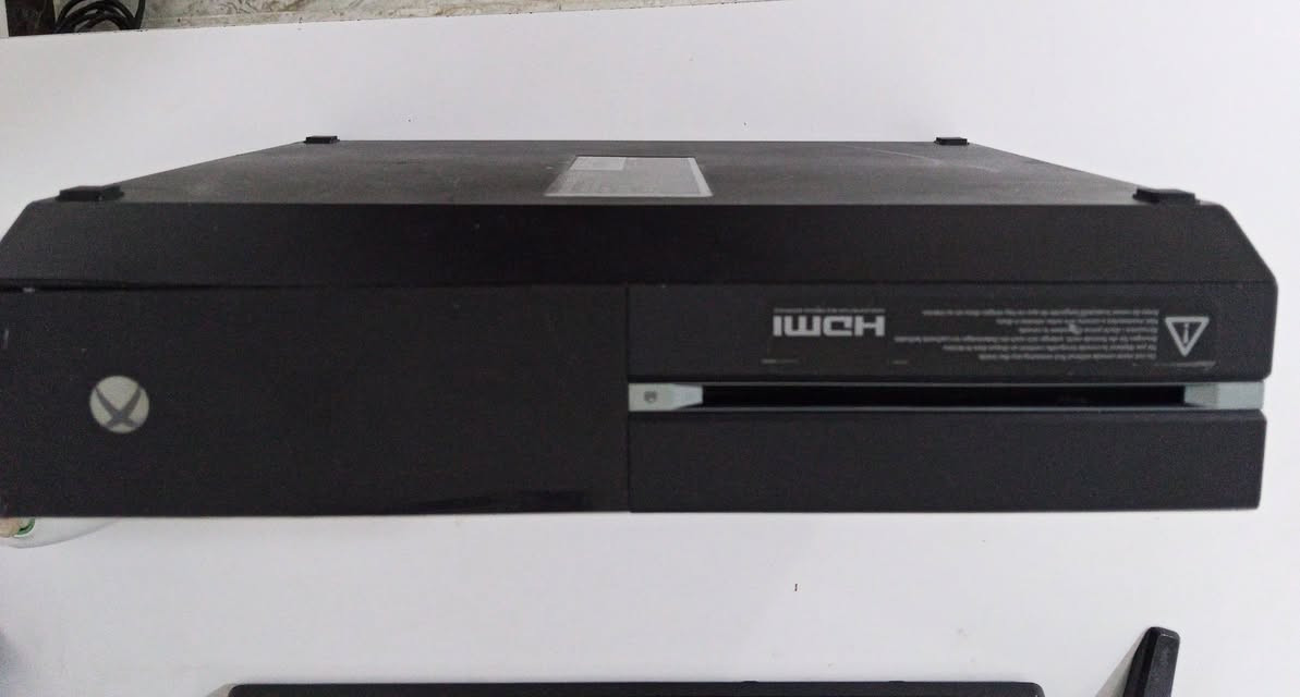 للبيع: جهاز Xbox One Fat نظيف جداً وبسعر مناسب 🎮✨
الجهاز: اكس بوكس ون فات (Xbox One Fat).
الحالة: مستعمل استعمال قليل جداً ونظيف وبحالة ممتازة.
النظافة والظهر: نظافة عالية جداً، والجهاز عليه لوك ستيكر.
الملحقات: يأتي مع يد تحكم Gamesir G7 SE (بيها ضرر بسيط/خفيف بس شغال الطبيعي).
💰 السعر: 165 ألف (وبيه مجال للطيبين)
📍 المكان: كربلاء - الحولي (الشارع / شارع أبو مهدي المهندس).
📱 التواصل واتساب: ***********
