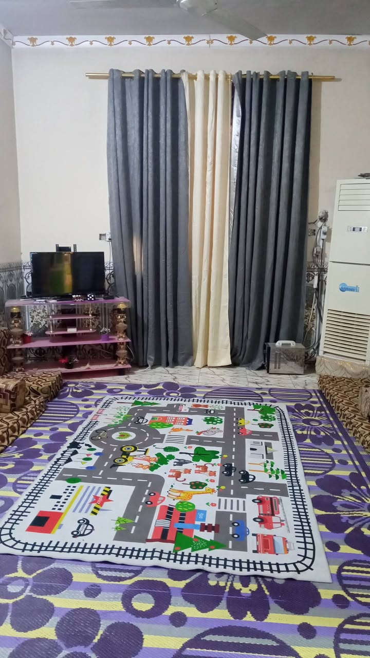 بيت للبيع ركن مسجل بالتطويب مساحته ٦٠٠ نص بناء ٣٠٠ متر ونص الثاني قطعه مسيجه تصير بيتين هم ٣٠٠ بناء طابوق منطقه المعمل مقابل محطة الكهرباء شويه عن ال جهل *********** سعره ٥٠ وبي مجال
