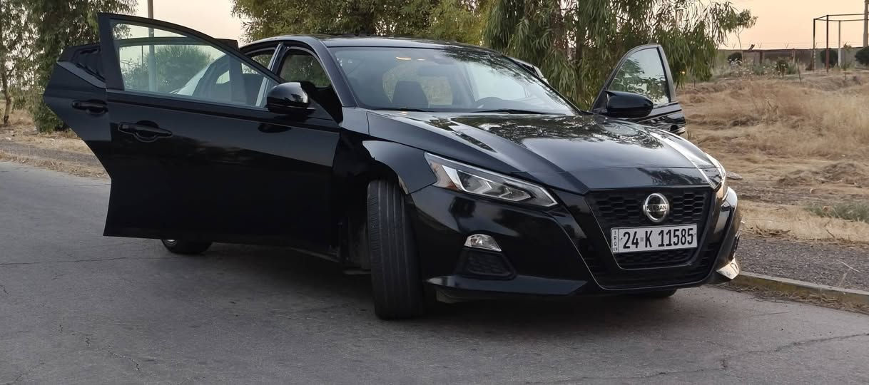 السلام عليكم 
بسم الله 
⚡NISSAN..Altima..2021.SR.Plus⚡
⚡نيسان...التيما ٢٠٢١.. SR..Plus  ⚡

......................................

الفئه  SR..Plus
موديل 2021

ماشية 126الف كيلو متر 

لون أسود

محرك 2500

بصمة تشغيل

ابواب بصمة+ بصمة صندوك

تشغيل عن بعد

فتحة سقف (سلايت )

شفتات سترين

رادارات 360° درجة

رادار امامي (توقف ذاتي)+تحديد مسار

رادار جانبي+توقف ذاتي

رادار خلفي (توقف ذاتي)

كامرة خلفية

حساس خلفي

كشنات جلد

كشن السائق كهربائي

كشنات تدفئة

فول تحكم ستيرن

كروس سرعة (مثبت سرعة)

أشاير مري جانبي

ويل كب رياضي حجم 19

لايتات فول زينون

السنوية لحد 2028
الهزة جديدة قبل اسبوع سويته
إطارات جديدة 
السيارة خير من الله جاهزة للأخير 

ضررها فقط البنيد كلير امريكا بدون دواخل بدون ايرباگات قطعة وحدة ما مبدل بيها حتى الدعامية نفسها مصلحة 
الصندوق بيها رصعتين صغار كلش
رقم الشاصي موجودة بالصور 
السعر :- اكتب رقم 8 ويصلك السعر 
المكان :- الموصل / سد الموصل 
***********
***********
إتصال او واتساب
