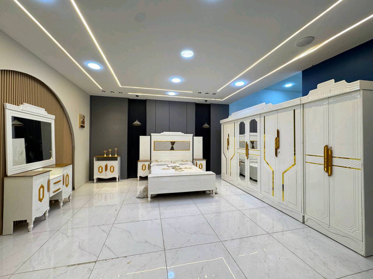 حصرياً الموديل الجديد   

السعر مليون دينار فقط 😍

غرفه نجاره قتصاديه 🛌

متكونه من 9 قطع مميزه 

الكنتور ارتفاع 240 طول 320 

مع الزاويه مجموع الطول 4 امتار 

السمك الخارجي للغرفه 5 ملم انديف

والسمك الداخلي 3 ملم معاكس ابيض

سعر الشازلون الخزان 75 الف 

سعر الشازلون المقعد 50 الف 

متوفر توصيل وشد داخل بغداد 😊

متوفر توصيل وشد لكافة محافضات العراق 🇮🇶
