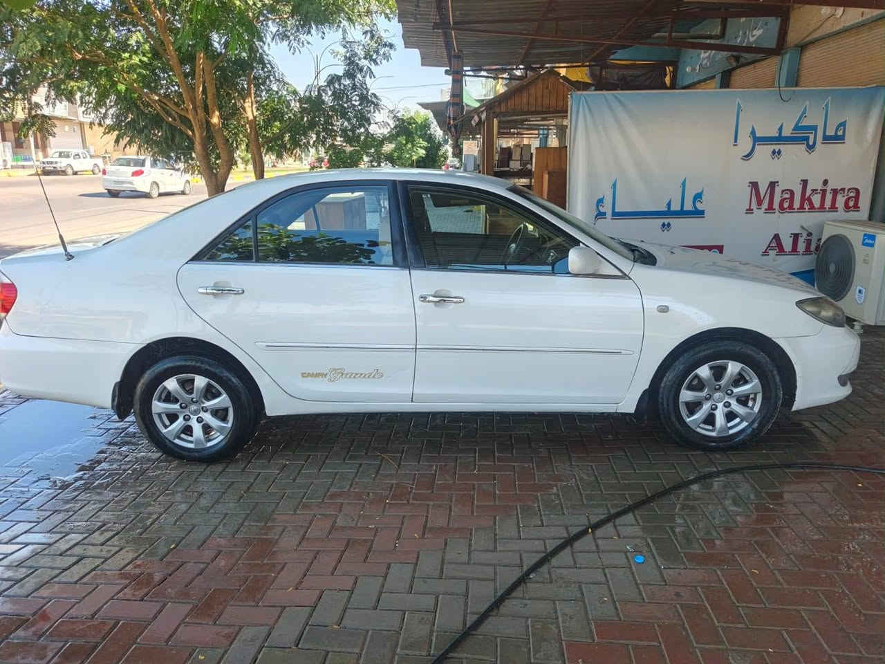 السلام عليكم
تويوتا كامري 2006 خليجي السياره جديده جدا محرك 4 سلندر 
2400 السياره بيها 4 قطع بدون دواخل رقم بغداد باسمي تحويل مباشر مكينتها جديده تبريد ثلج السياره بلاديه 
مواصفات الكامري معروفه فول عدا الفتحه 

رقم الهاتف***********واتساب
سعر السياره 95 وبيها مجال
العنوان صلاح الدين بلد
