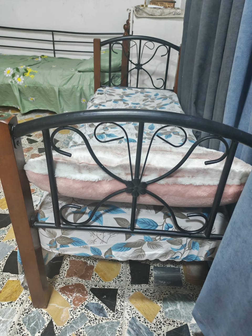 سرسر اطفال مع كاروك للبيع
الغزالية ***********
