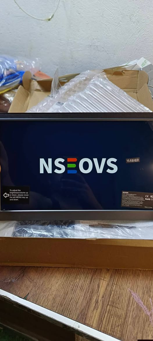 شاشة محمولة بحجم 15.6 بوصة 
من ماركة NSEOVS.
مواصفات أساسيةالنوع: 
شاشة محمولة (Portable Monitor)
الحجم: 15.6 بوصةالماركة: NSEOVS
طريقة التشغيل: تعمل عادةً عبر توصيلها بمنفذ Type-C أو USB مع الأجهزة المتوافقة.
السعر 90 الف 
التواصل ***********
