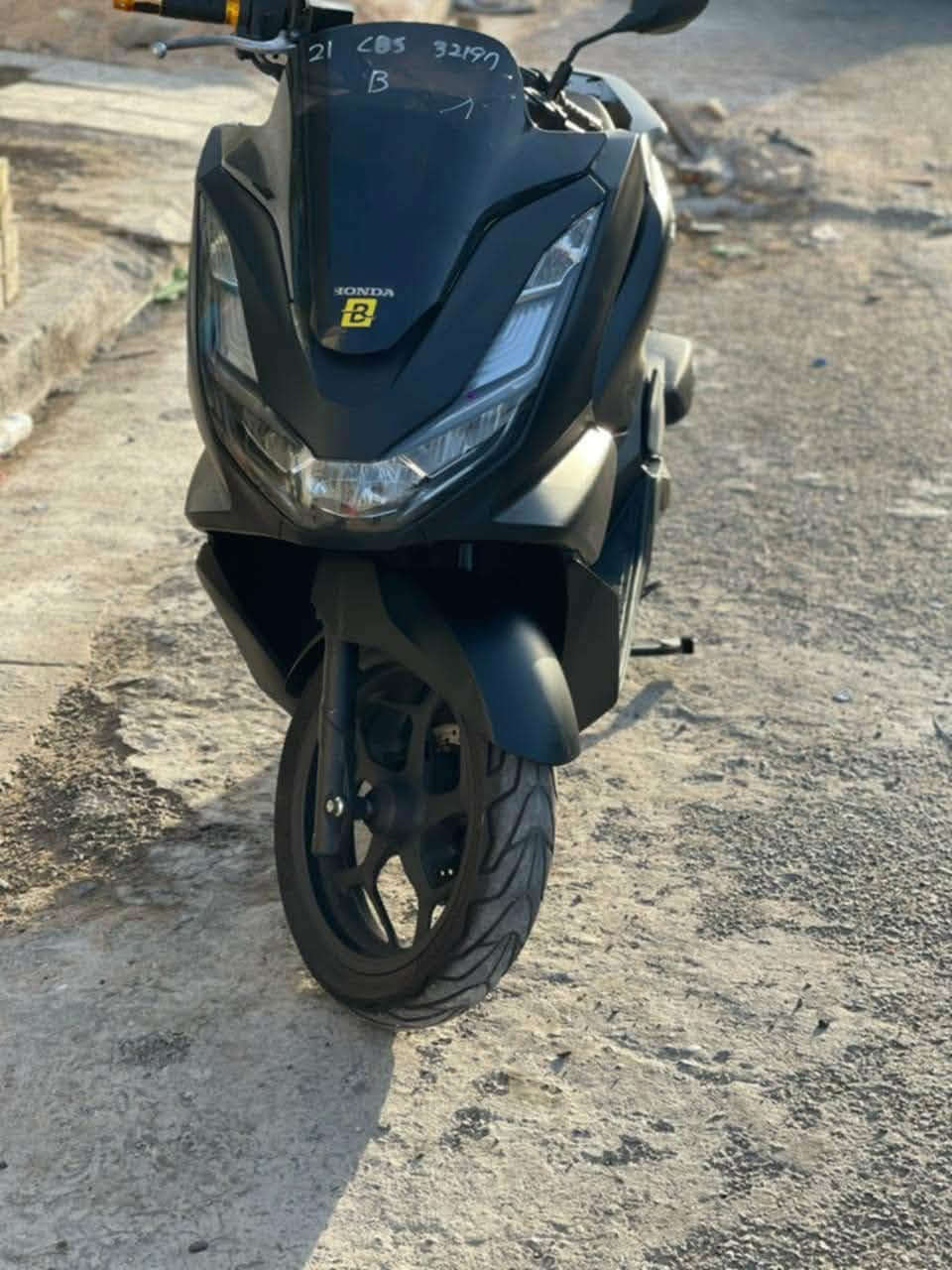 درجة pcx  الجيل الرابع فيتنامي لون اسود طافي مغلفة مثل ماموضح بالفيديو نظيفه جداً ماشيه ٤٧ حجم المحرك ١٥٠ حساس ازدحام وبصمه السعر 18
مكاني كوت الانوار ***********
