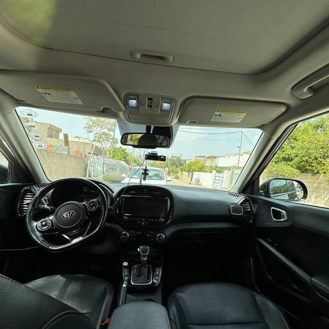 � للبيع -Kia Soul 2020 GT LINE اعلى فئه
🔹 الموديل: 2020
🔹 اللون: اسود 
🔹 المحرك: 2.0 لتر – 4 سلندر
🔹 ناقل الحركة: أوتوماتيك (CVT)
🔹 العداد: 74 الف كم قابل للزيادة
🔹 رقم اربيل
 🔹سنوية و رقم جديد

المواصفات الداخلية:

 • شاشة معلومات وترفيه 10.25 إنش
 • دعم Apple CarPlay & Android Auto
 • شحن لاسلكي للهواتف
 • مقاعد كهربائية
 • تدفئة و تبريد للمقاعد الامامية مع تدفئة للمقاعد الخلفية 
. تدفئة ستيرن
 • تشغيل بصمة
 • تحكم كامل من المقود
 • بلوتوث + USB
 • تكييف أوتوماتيك
 • شاشة عدادات واضحة
 • خامات داخلية جلدية نظيفة ومريحة
. انظمة تحديد مسار ومانع انزلاق و إطفاء تلقائي عند الوقوف مع شاشة( داتا شو) عرض السرعة على الدشبول

أنظمة السلامة والمساعدة:

 • رادارات أمامية 
 • نظام النقطة العمياء (Blind Spot Monitoring)
 • تنبيه حركة المرور الخلفية
 • كاميرا خلفية
 • نظام الثبات والتحكم بالانزلاق

//سياره وارد كندي 
ضربه خلفيه فقط كما موضح بالصور 
بدون ايرباك

مميزات إضافية:

 • اقتصادية في الوقود
 • السيارة نظيفة وجاهزة للاستخدام

العنوان 📍 كركوك منطقه سيكانيان 
📞 للتواصل والواتساب : ***********
الــســعر/  130 ورقه وبيه مجال للشراي 

رابط الواتساب المباشر للمراسله لصاحب سياره👇🏻☑️

https://wa.me/964***********
