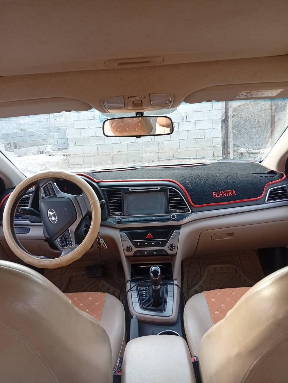 سلام عليكم سياره الانترا مديل 18 فول مواصفات مكينه دوش 2000 خليجي ماشيه 127 مكينه وكير وتبريد مكفولات بارد ب الباب الخلفي ربع باب صفحه العبري وبيها رصعات خفيفه رقم اربيل ب اسم شركه  سنويه ل28 مكان سياره البصره تنومه رقم الهاتف) *********** //***********
