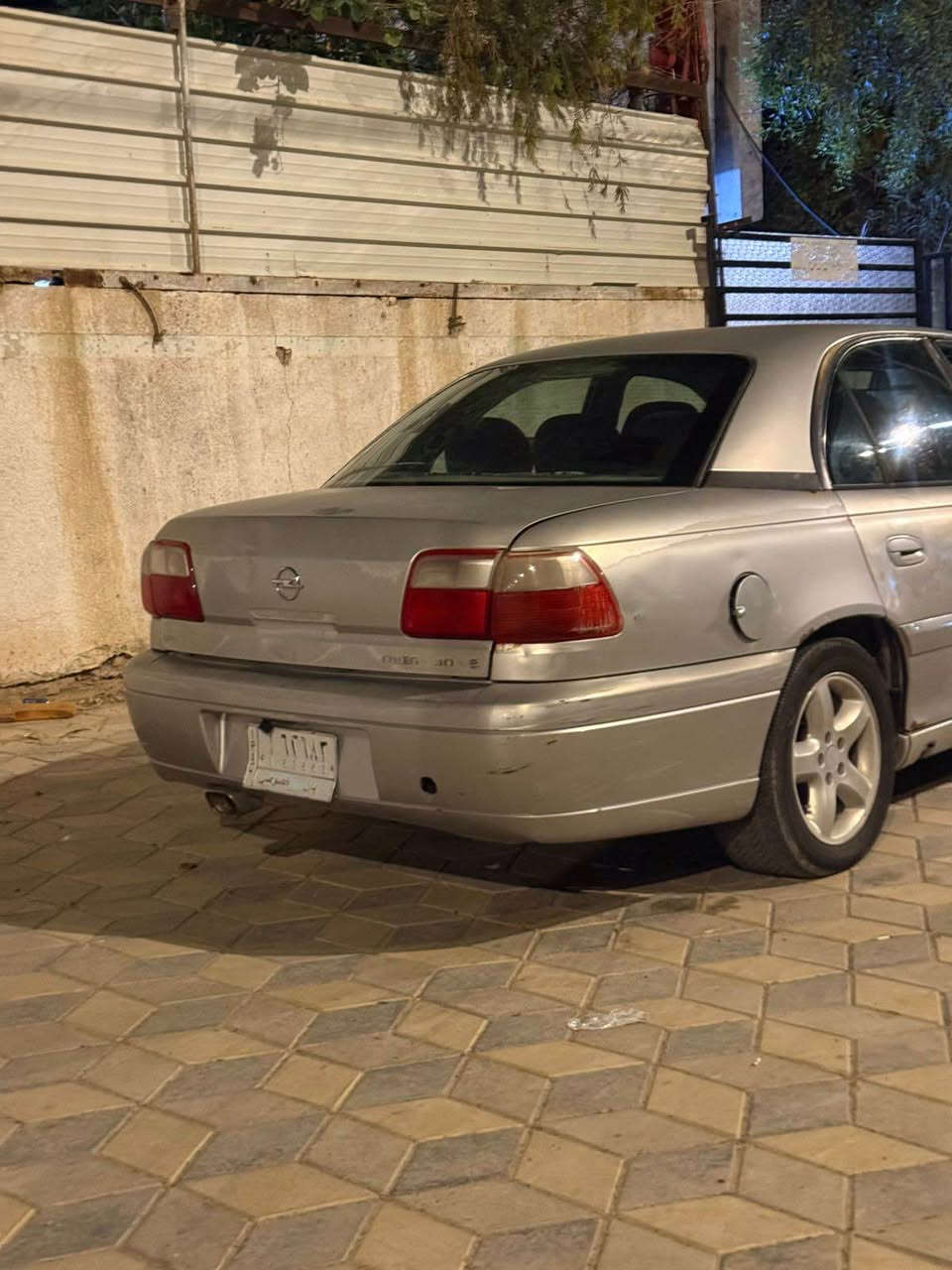 اوبل بزون موديل 2000 مكفوله من الضربه مكينه وكير بطه 2ونص تخم تاير 85‎%‎ صدر 90‎%‎ 
السعر 40 مكاني واسط العزيزية 
تلفون *********** الصويرة, واسط
