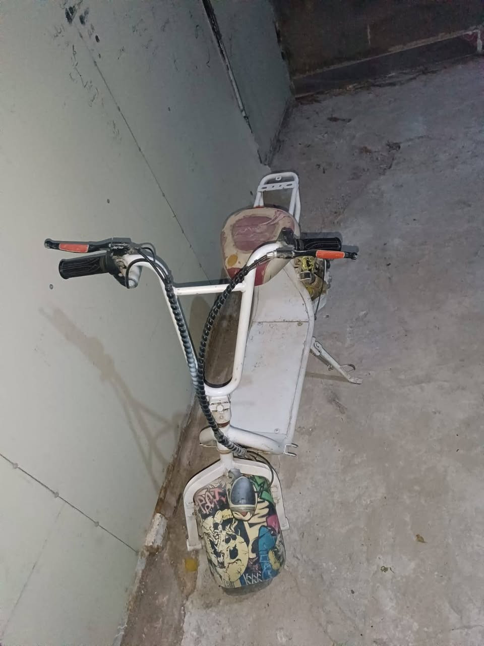 سلام عليكم.... دراجه شحن للبيع حجم صغير بسعر 150 بيها مجال للطيبين كامله المواصفات معه شاحنه والسويج+العنوان نجف حي الجزيره قرب مطعم سنونو+رقم التواصل ***********78+ المو شراي لا يراسل
