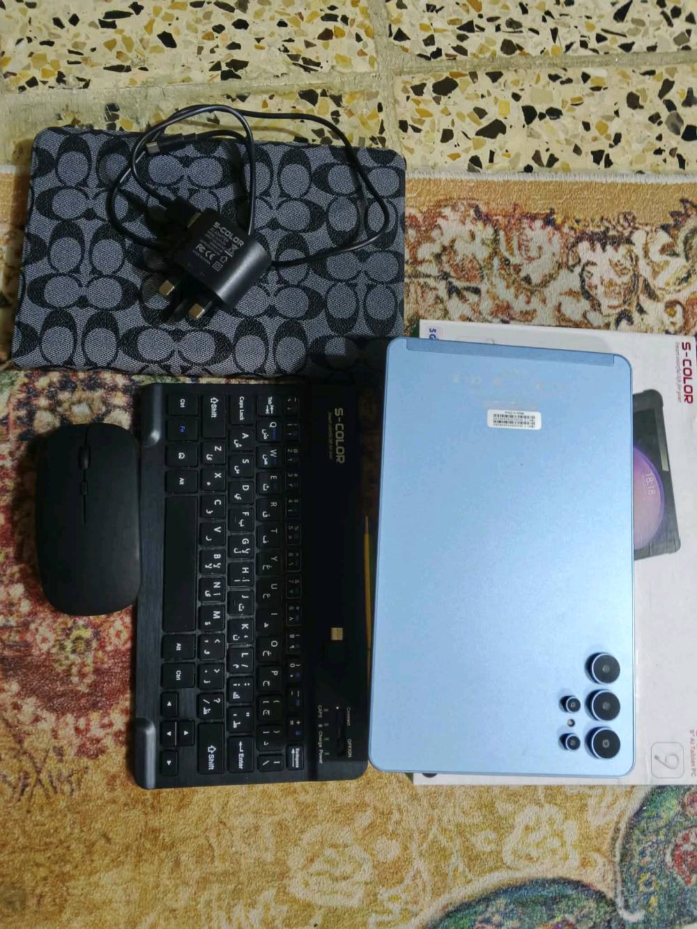 سلام عليكم متاح ايبادs_color مستخدم3 ايام   مع حافظة وشاحنه وكيبورد  وشاشة حماية وقلم سبب البيع الدراسة سعرة 100وبي مجال المكان بغداد حي الاعلام للتواصل ***********
ممكن تكتبلي رقم موديل الايباد بالضبط وكم السعة التخزينية والرام؟: 
ايباد s_color 
هل الجهاز عليه أي خدوش أو عيوب أو مشاكل بالشاشة/البطارية أو كلشي شغال تمام؟: 
شغال تمام
بخصوص التسليم: أنت ساكن ببغداد حي الإعلام بس، لو أكو توصيل/شحن لباقي المناطق هم؟ وهل السعر قابل للنقاش لو نهائي؟: 
لا يوجد توصيل السعر 100 الف وبي مجال 