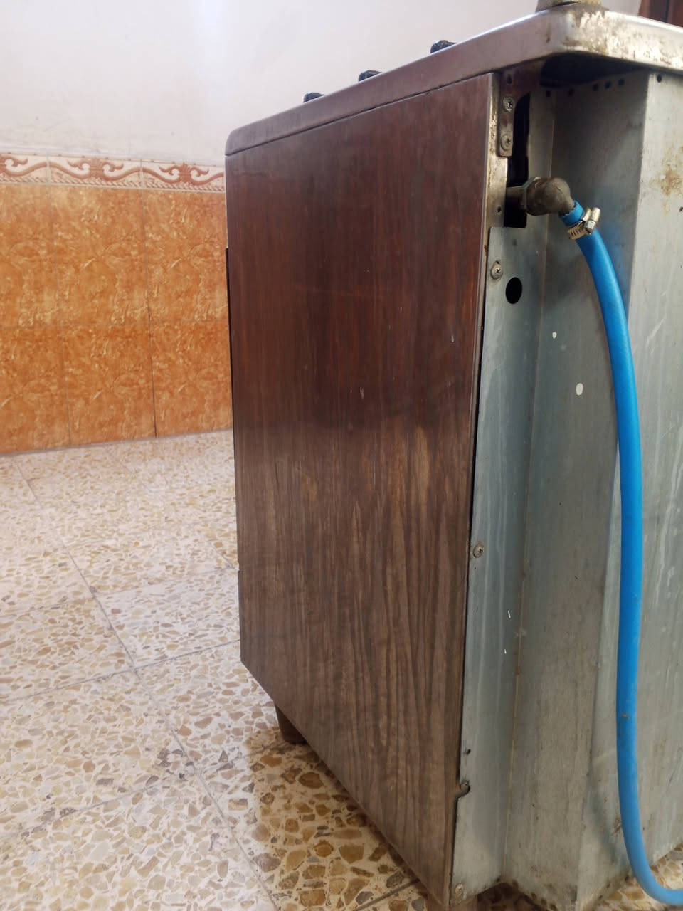 سلام عليكم طباخ للبيع خمس عيون نوعه الچي اخو الجديد كله شغال شوايه فوك وچوه شغاله المكان نجف حي الحولي وره الملعب النجف للاستفسار الاتصال *********** السعر ١٢٠ بي مجال
