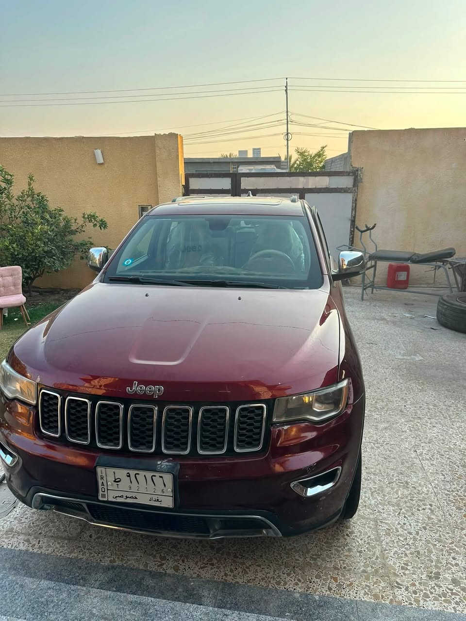 السلام عليكم جيب لاريدو موديل (16) موصفات لمتت تشغيل عن بعد اكشانه جلد صندوق كهربائي شاشه كبيره حساسات خلفيه فتحا سياره فور ويل حداديه صدر شغل جديد تخم تاير ويل (18) سياره وارد امريكي ضررها (3)قطع رقم بغداد سنويه بسمي تحويل ثاني يوم العنوان فلوجه السعر (190)$ بيها مجال الاستفسار ع رقم? :*********** .
