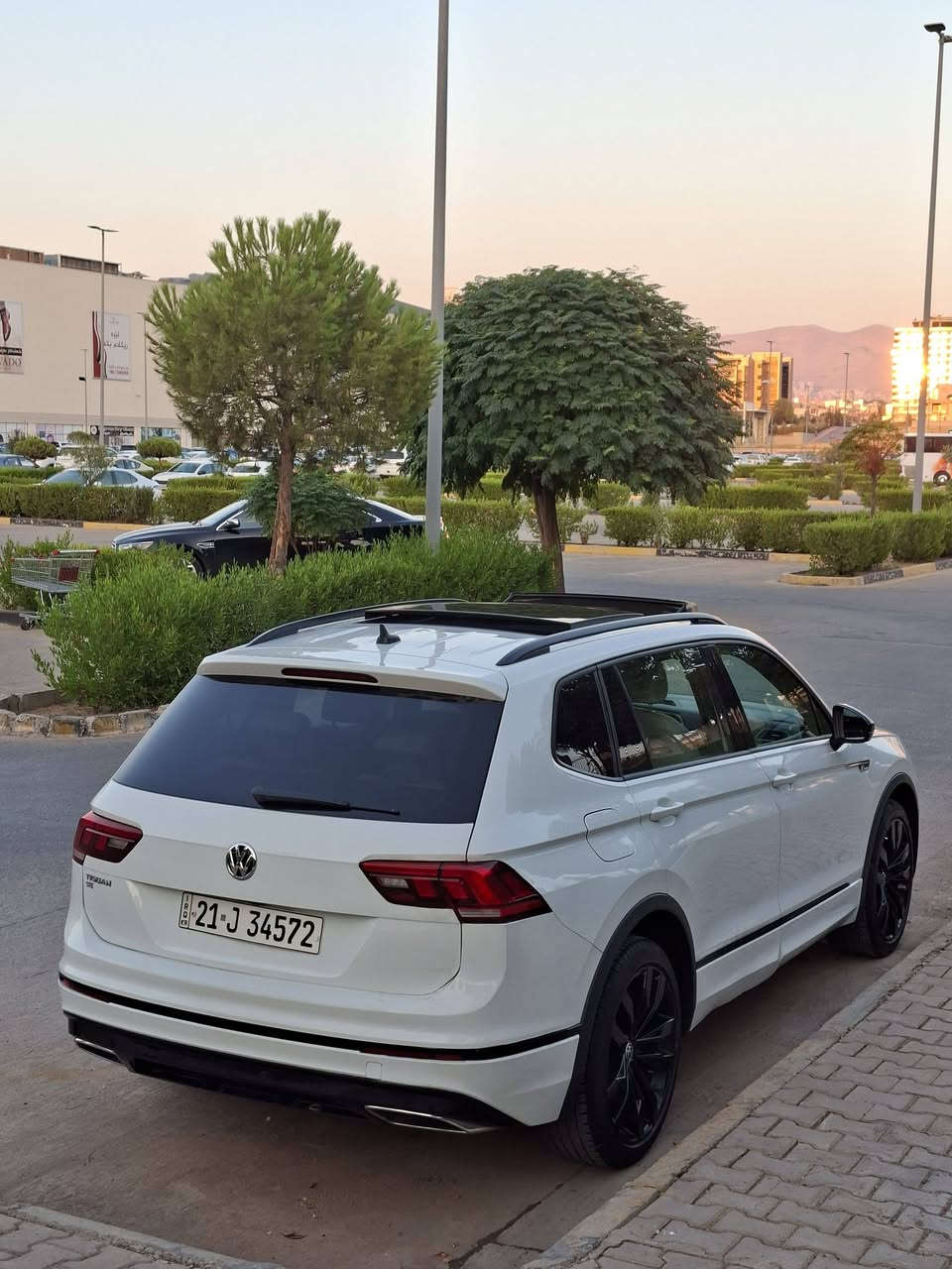 بسم الله الرحمن الرحيم
VOLKSWAGEN TIGUAN SE R Line BLAKE 2021

 
فولكسفاغن تيكوان R Line BLAKE 2021  السياره 7 راكب لون ابيض داخل ابيض ماشية 43 الف  فول مواصفات بانوراما شاشة جبيرة كامرا بصمة أبواب بصمة بريك بصمة رادار امامي رادار جانبي  حساس خلفي امامي كوشنات كاربا كوشنات جلد تدفئة تبريد قطعتين ويل كب تخم تايرات جديد السياره حيل نضيف جاهزه مابيها اي نقص بشرط كير محرك ايرباك كله بشرط السيارة بدون صبغ حتى دعاميات بلادي رقم شاصي موجود بالمنشور مكاني سليمانية السيارة بسمي للاستفسار *********** سعر 183
