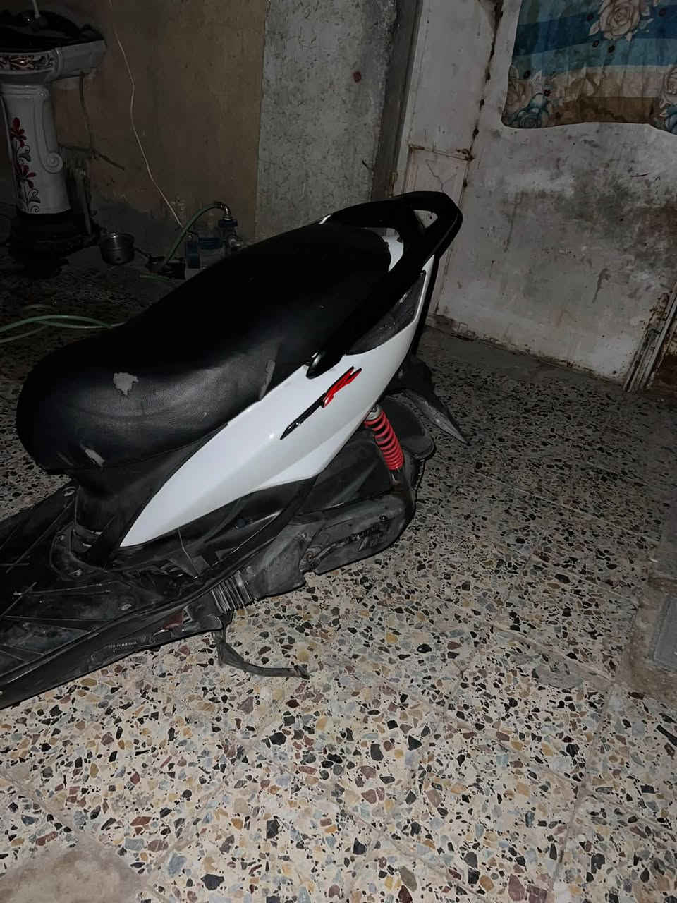 ماكس ثعلب دراجه خير من الله تجي تشوفه وكلبه 
ومكينته مامفتوح ابد 800 وبيه مجال بصيط 
رقم الهاتف *********** المكان بل داخل
