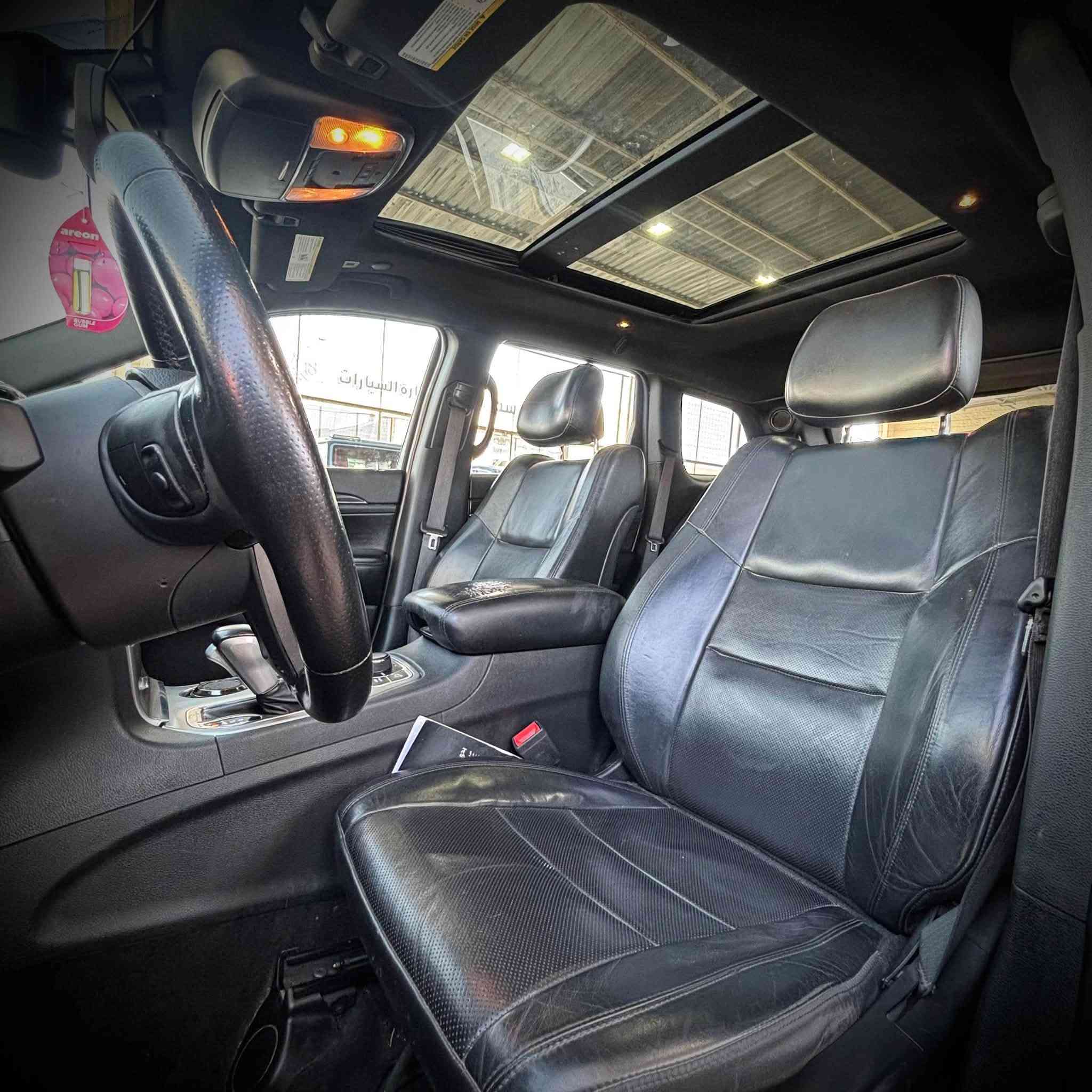 السلام عليكم Jeep لمتد
موديل 2019

محرك 3.6 لتر 

بانوراما رادار حساسات امامي خلفي 

مقاعد كهربائيه جلد تدفئه وتبريد مع خزن

شاشه وسطيه تدعم ابل كار بلي وبعد مواصفات الجيب المعروفه الفول وارد اميركي السيارة حادثهة كلش بسيط موضح بالصور والسياره كلشي مناقصهة عليهة ادامه كامل وخير من الله السيارة مكان السيارة بغداد

للستفسار 

***********

متواجد واتساب

