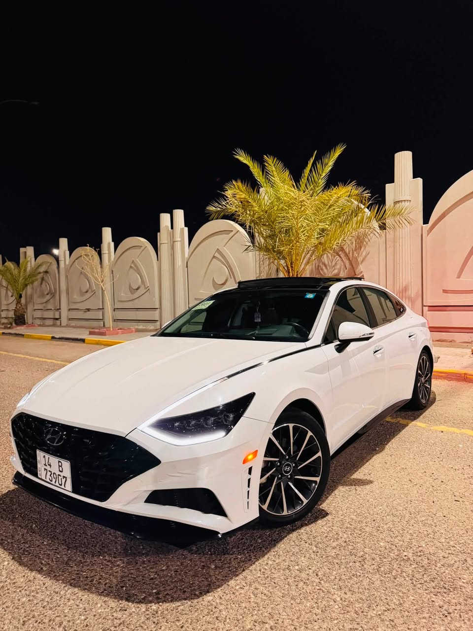 🚗 للبيع: هيونداي سوناتا 2023 (Limited - فول مواصفات)
الموديل: 2023(معوقين)تسجيل جديد

 اللون: أبيض ملكي

 الفئة: لمتد (Limited) - أعلى فئة بالمواصفات

 المسافة المقطوعة (المشي): 160 ألف كم

 الوارد: أمريكي

✨ المواصفات:

 فتحة سقف بانوراما

 شاشة كبيرة مع كاميرات (360 درجة) ونظام ملاحة

 كراسي جلد (كهرباء + تدفئة وتبريد)

 رادار أمامي وخلفي + رادار جانبي (نقطة عمياء)

 نظام تحديد المسار والقيادة الشبه ذاتية

 بصمة تشغيل وبصمة أبواب + تشغيل عن بعد

 دبل كير (شفتات بالمقود)

 وباقي مواصفات الفول لمتد المعروفة..

🛠️ حالة السيارة (الحادث):

 السيارة وارد أمريكي، حادثها بسيط (ضربة بصندوق السيارة) ومصلح تصليح درجة أولى وعلى الفحص.

 الإيرباغات كلها سليمة 100% وما طاقة.

 المحرك، الكير، والتبريد بحالة ممتازة وجاهزة من كلشي.

📍 مكان التواجد: البصرة - القبلة / حي الشهداء

💵 السعر المطلوب:173 $ الشراء يتصل

📞 للتواصل والاستفسار: ***********
