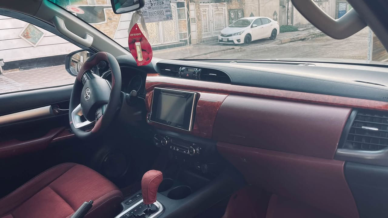 سلام عليكم تويوتا هايلوكس موديل 2019 TRD كويتي رقم واسط بسمي كفاله عامه سونار مرفق بل صور سياره جديده على وضع الشركه ماشيه 140 السعر 280 وبيه مجال العنوان واسط الكوت ***********
