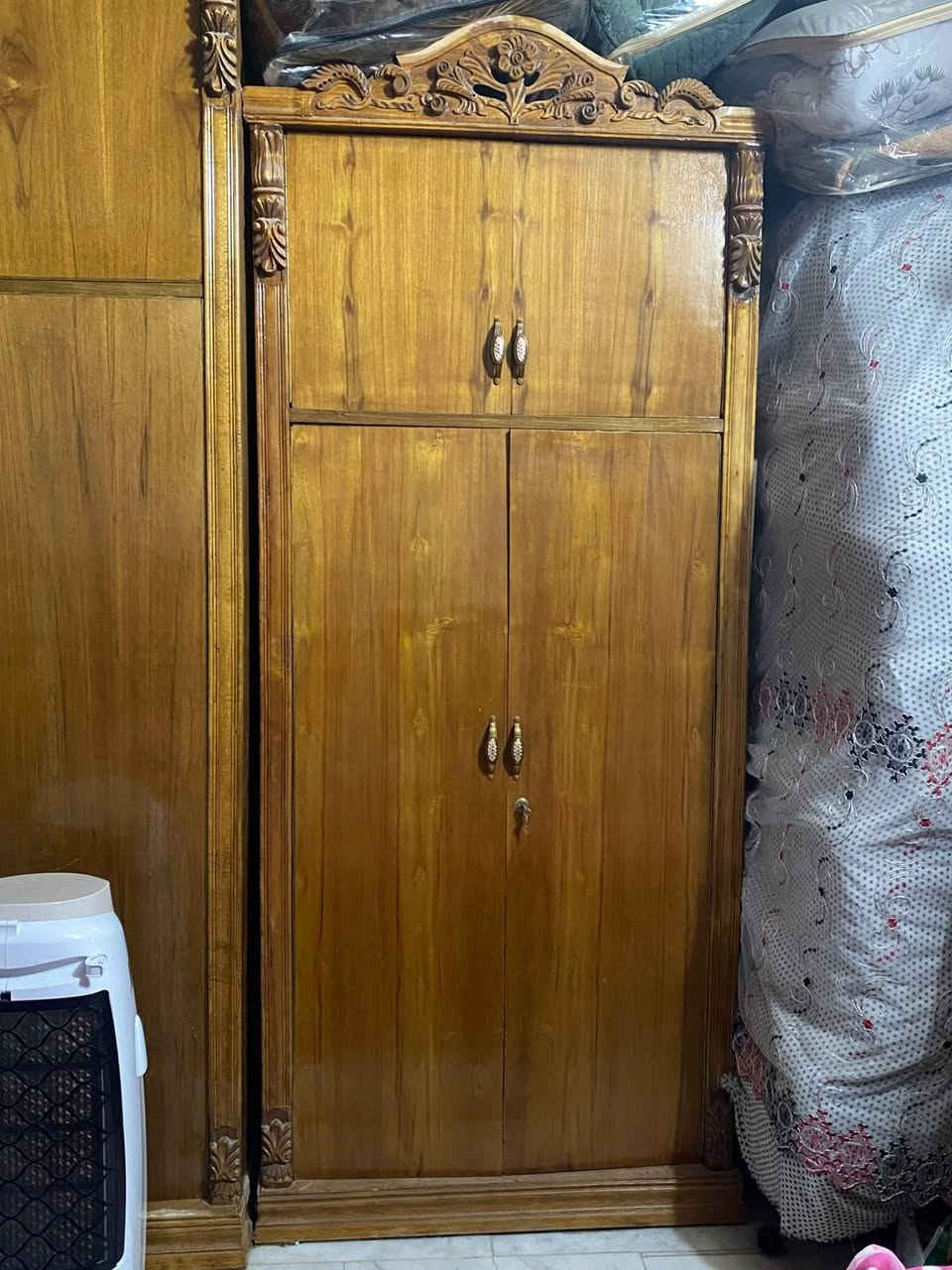 السلام عليكم غرفه للبيع نضيفه عنوان بغداد للاستفسار الرقم ***********
