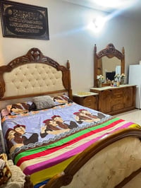 غرفه نوم كامله سرير مع كنتور ٦ ابواب مقسمه مع ملاحق وزاويه وميز نضيفه ...