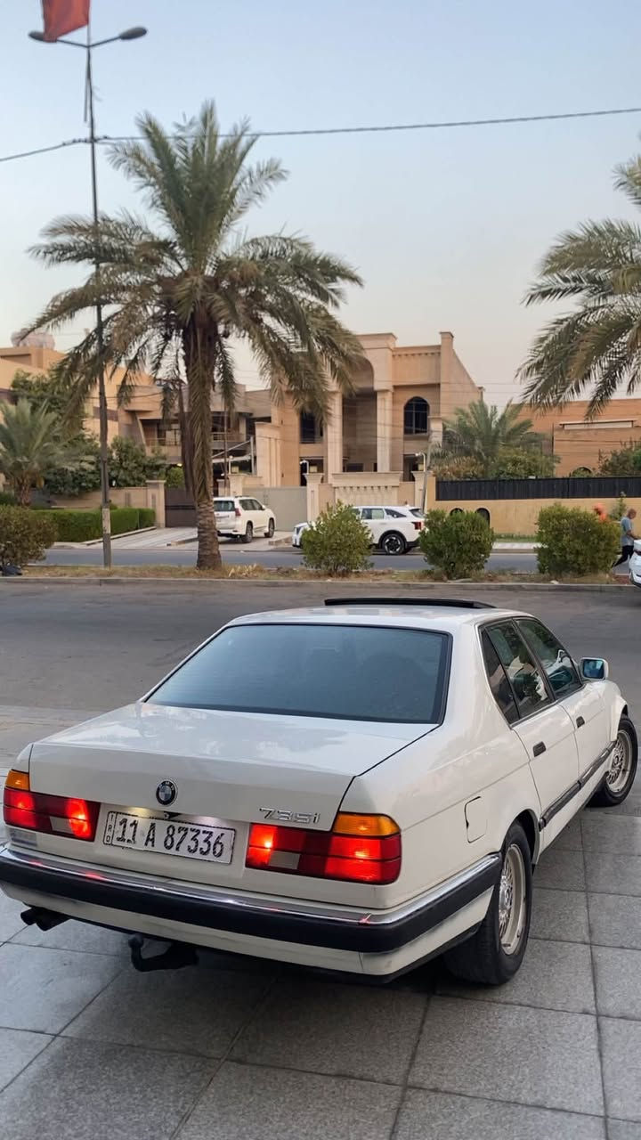 للبيع Bmw735
موديل٩١ رقم بغداد الانكليزي سنويه جديده باسمي تحويل مباشر 
سياره  بدون صبغ بدون تبديل  
محرك كير  شغاله ١٠٠/١٠٠
حداديه جديده طوبه 
تبريد شغال ثلج ويه السويح 
موصفات 
كمبيوتر دبل جكمجه 
سلايد رووف طكيتن
داخل مخمل جديد لوك كراسي مخمل لوك 
بطاين مخمل صاج ملكي ابو الخط 
هوك خلفي بلادي 
مسجل Sony اصلي 
سنتر لوك 
ويل خليه اصلي وتخم تاير جديد 
مري كهرباء 
سياره جديده بمعنى الكلمه. وعليها ادامه كامله بدون اي نقص ترايك مفتوح كلها على وضع الشركه حتى كاعيات الاصليه بيها  
السعر 77$
للاستفسار الاتصال على الرقم ***********
مكاني السيديه حي الاعلام
