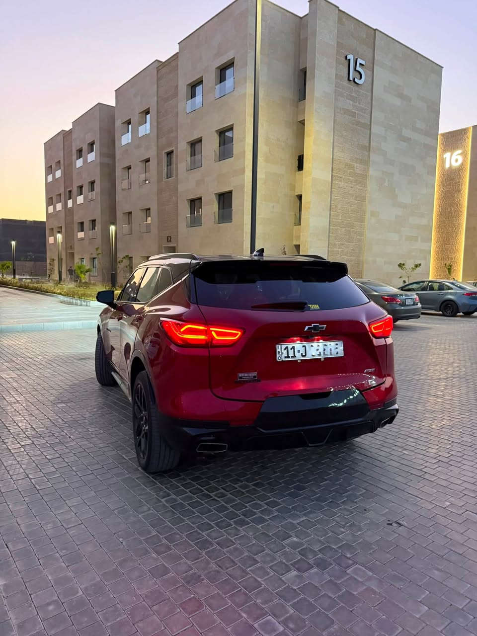 السلام عليكم 
بلايزر 24 توكلر بلاد احمر واسود RS فول مواصفات FWD
  رقم بغداد الجديد
محرك: v6 3600 
ماشيه: 30 الف ميل
السعر : 205 وبيه مجال  
حادث: بابين جهة الراكب و جاملغ الخلفي وطاك الايرباك 
بجم كبس سيارة كامله من كلشي
المواصفات:
تشغيل عن بعد بانوراما تدفئ وتبريد بالكشنات الاماميه تدفئ بالكشنات الخلفية مقاعد امامي كهرباء والسايق خزن ميموري الجكمچة قاصه شاشة چبيرة وابل كاربلي واير ليس 
صندوگ كهرباء ٣ وضعيات سبورت و سنو مود نقطه عمياء تحكمات ستيرن جهتين فتح وقفل من البيبان ، بس تبتعد عنها تقفل, تنزل الجامات بالريمونت ,سستم الصوت Bose®
 وهواي بعد مواصفات...
مكان: بغداد مجمع الوافي السكني
للاستفسار: ***********
