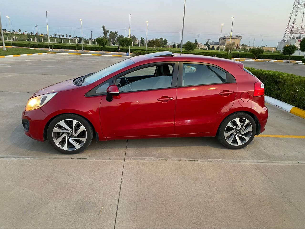 Kia rio 2016 
فول مواسفاتی خلیجی 
سلاید-بەسمە-حاسەیە-٥ویل-نەینۆک شەفت-مەکینە دوش گەورە مەڕغوب-سوکان ڤۆڵیۆم-تحدید سورحە
٤ تایەی نوێی لەسەرە 
سەنەوی نوێیە بەناوی خۆمە 
٣ پارچەی بۆیاخە جەمپەکی پێشی هەیە 
*********** أربيل, العراق
