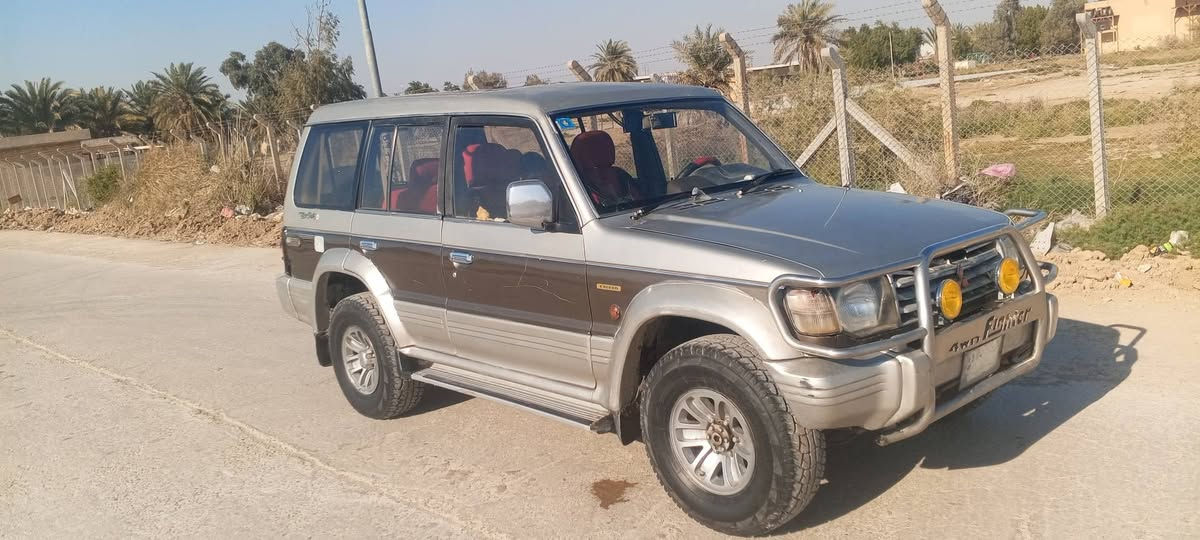 السلام عليكم 
باجيرو 91 رقم واسط بأسمي تحويل ثاني يوم 
رقم الهاتف ***********
السعر 47 وبيها مجال

