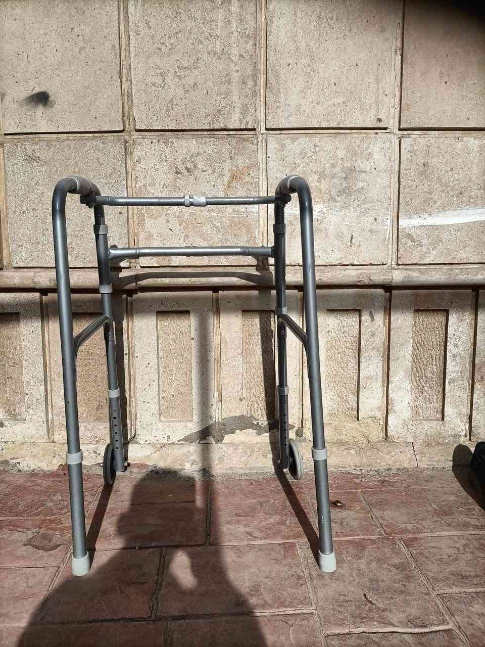 السلام عليكم ورحمه الله وبركاته إخوانا هاى المشاية موجودة إذا حد محتاجه موجودة بمطعم ضي بغداد بدون مقابل... بحالة جيدة***********
