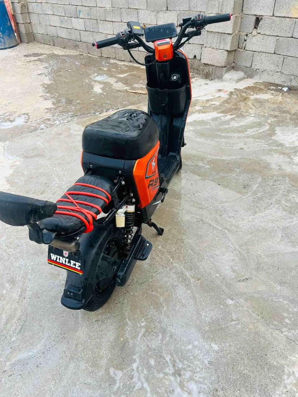 دراجه R9 السعر ٣٥٠ ألف وبيها مجال 
***********

 المكان قرب المدينة الرياضيه
