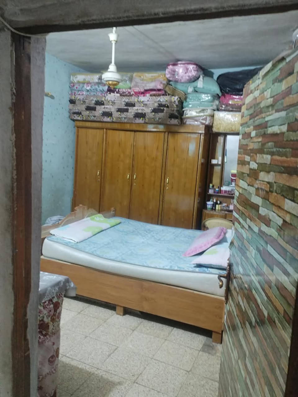 للبيع دار مساحه 300 متر الوجه 15والنزال 20
الشارع 8 متر  مترطابوق طابق واحد يحتوي على
 غرفتين صاله استقبال مطبخ الارضيه كاشي 
ملك طابو صرف تحويل مباشربأسم شخص واحد 
الفلوجه الظباط الرابعه قرب جامع الشيخ مكي
خدمات كاملة تبليط مجاري مدارس جامع 
السعر مناسب 145 مليون قابل للتفاوض 
مراجعة مكتب المؤتمن للعقار 
الكائن الفلوجه حي الشهداء مدخل شارع 40
 أبو النسور مجاور منفذ ضوء الفلاح للصرافه 
الاتصال على الارقام التالية 
*********** واتساب
***********
