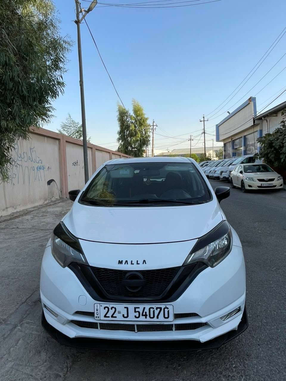 دوو پارچەی هەیە پارچەکان دوو دەرکەی لای سایەق 
جەمپەکی خەفیفی پشتی هەیە ٨٥ مایل رۆشتوە 
مواسەفات فولە SR زۆر خاوێنە سەیارەکە هەموو شتی بە شەرت ٩٦ وەرەقەو مەجالێکی کەم *********** أربيل, العراق
