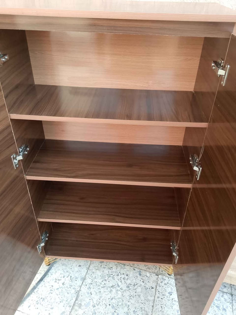 لوكرات أو جزامات قياس 130*32*75 سعر 125 جديد خشب ام دي اف 18ملم ثقيل وبارجل ستيل وذهبي شغل تزكام مو سوكاوي حجز وتساب *********** البصرة, العراق
