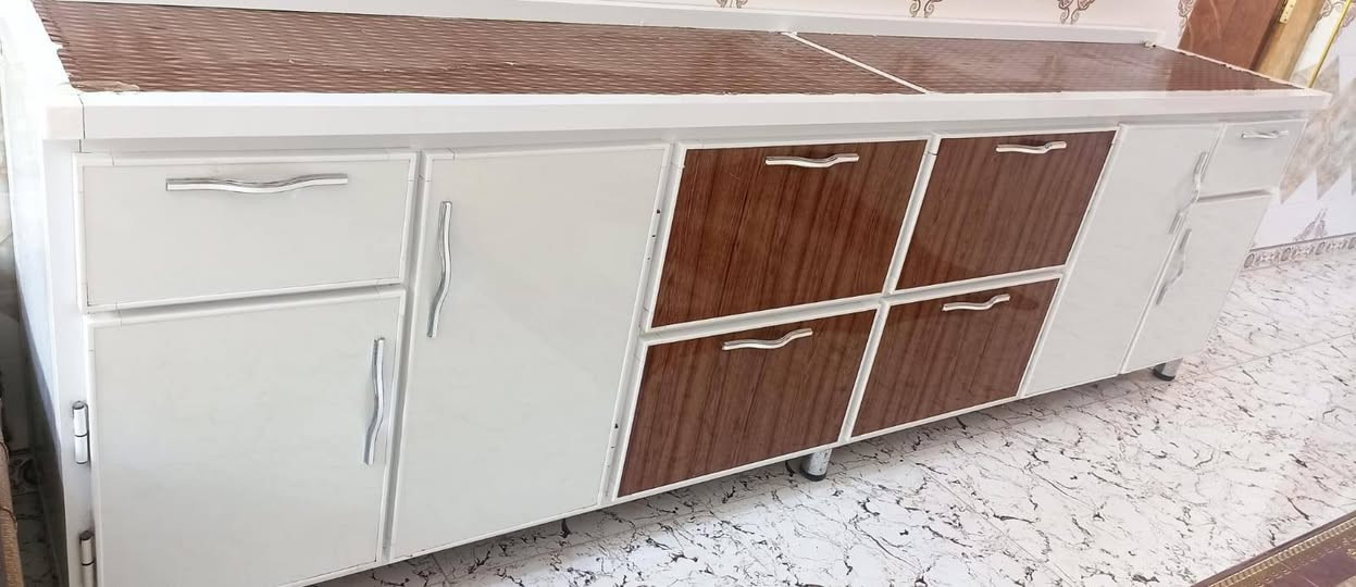 سلام عليكم كاونتر طابقين كل قطعة طولهة 3امتار جديد بعدة كرتون محتاج واريد ابيعة مكانة الدوانية ***********

