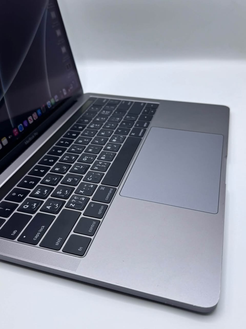 ماك بوك برو 13 إنش (2016) - 256GB SSD / 8GB RAM - بحالة ممتازة
تفاصيل الجهاز:
 الموديل: MacBook Pro 13-inch (2016) مع 4 منافذ Thunderbolt 3
 المعالج: Intel Core i5 (2.9 GHz)
 الرام: 8 GB
 التخزين: 256 GB SSD
 الشاشة: أصلية ووكالة لم تُستبدل أبداً
 الملحقات: رأس الشاحن فقط (بدون كيبل)
ملاحظات حالة الجهاز:
 الجهاز شغال 100% ولا توجد فيه أي عيوب أو ملاحظات أخرى.
 الكيبورد: يحتاج إلى تنظيف بسيط من الداخل لأن بعض الأحرف تحتاج إلى ضغط إضافي أحياناً للاستجابة.
 البطارية: شغال ومستقر وتعمل بشكل طبيعي، لكن يظهر عليها مؤشر النظام (Service Recommended / يُوصى بالتغيير).
السعر 300 الف مكاني أربيل 
***********

نص مكتوب في الصور:
- Overview Displays Storage Support Resources macOS Monterey Version 12.7.6 MacBook Pro (13-inch, 2016, Four Thunderbolt 3 Ports) Processor 2.9 GHz Dual-Core Intel Core i5 Memory 8 GB 2133 MHz LPDDR3 Graphics Intel Iris Graphics 550 1536 MB Serial Number C02T31F8GTFJ System Report... Software Update... TM and 1983-2024 Apple Inc. All Rights Reserved. License Agreement