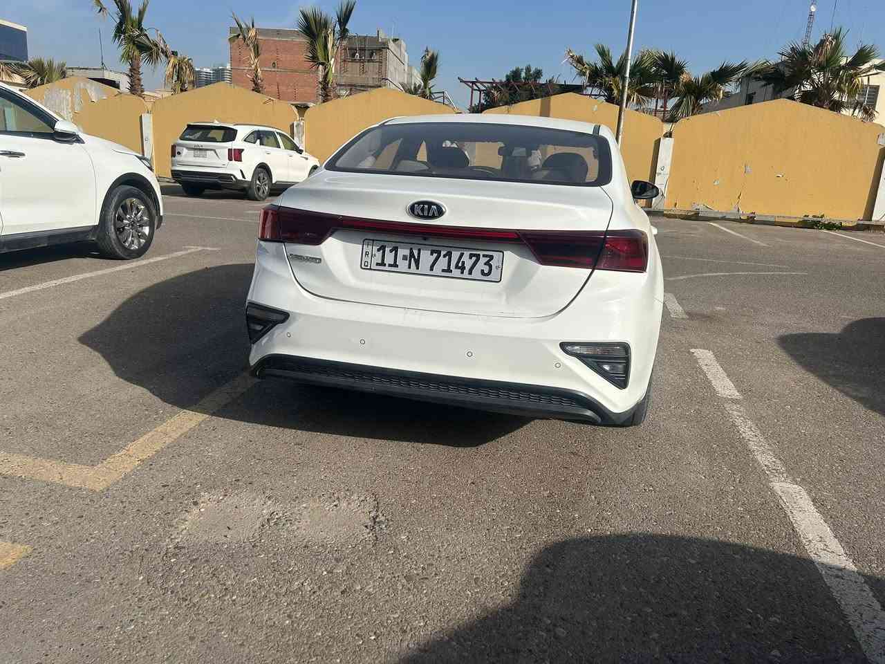 سيراتو 2021 خليجي رقم بغداد بأسمي

السياره كلين بدون حادث وبدون صبغ
فقط طخه بالدواسه جوه الباب عكس السايق 
بارد بسيط بالباب  
المحرك 1600 دوش 
حساسات خلفيه وكامرا 
شاشه تدعم ابل كار بلي واندرويد اوتو 
ماشيه 120الف كيلو 

السعر 150$ وبيها مجال بسيط
*********** اتصال + واتساب
