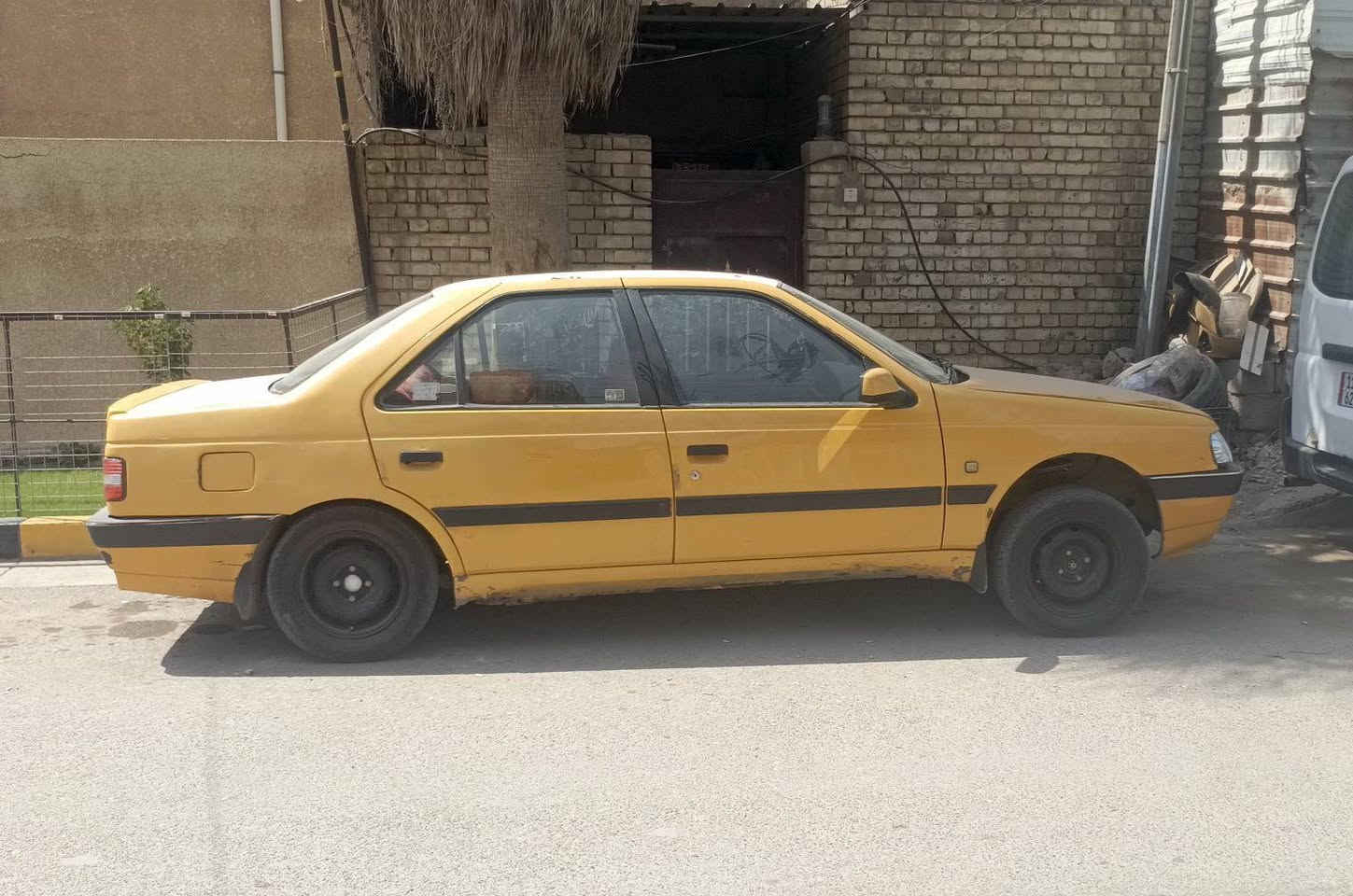 السلام عليكم لبيع بيجو لميس 405 موديل 2013
السياره حلوه ونضيفه وخير من الله 
التبريد اني مشتغله بيدي شرط ثلج 
المكينه مجفته تجفين عام اني مشتغلهه 
السياره تاخذهه كبل لشغل عله باب الله 
السياره بيهه ضربه بل لغد الكدام ومعمره 
البجك كله مبدل جديد مازدات دعاميه 
بلوجكتر ثنين وجاملغ وبنيد كلهن مبدلات جدد 
السعر 32 وبيهه مجال تحويل ثاني يوم 
مكان السياره بغداد الزعفرانيه لستفسار اتصال 
***********

