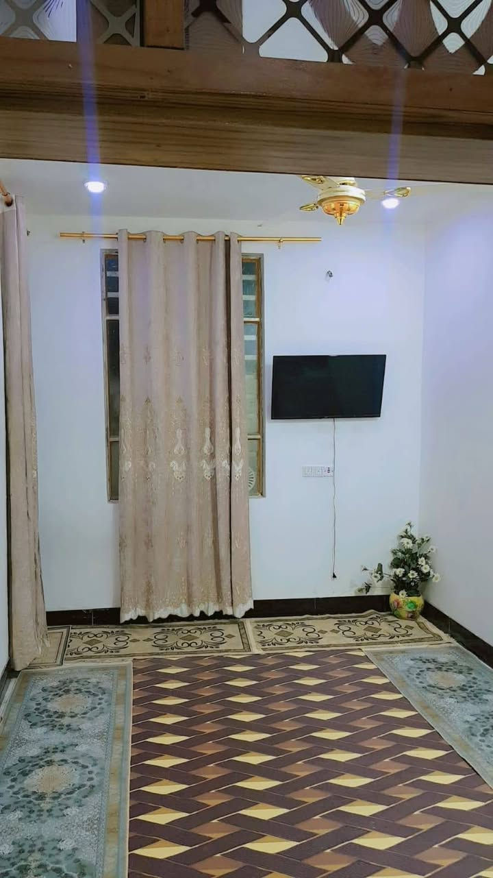 بيت للبيع   100  متر مربعة  ب 30 مليون وبيه مجال  

(طابو زراعي سند 25 مشمول بلتطويب) 

بناء حديث  صب كونكريت وطابوك نهروان  

البناء [ غرفتين وصاله ومطبخ وستقبال 
وصحيات داخليه وخارجيه ومكشوفات ]

الموقع.   [مقابل قرية الغدير عمود 314 ]

السعر 30  مع المجال 

استفسار 
اتصال ‏ *********** ‏ واتساب *********** النجف, العراق
