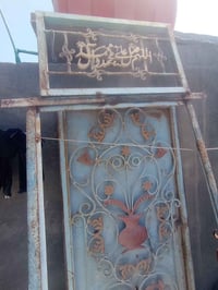 باب رئيسي • يحتاج صبغ • تثكيل ثقيل