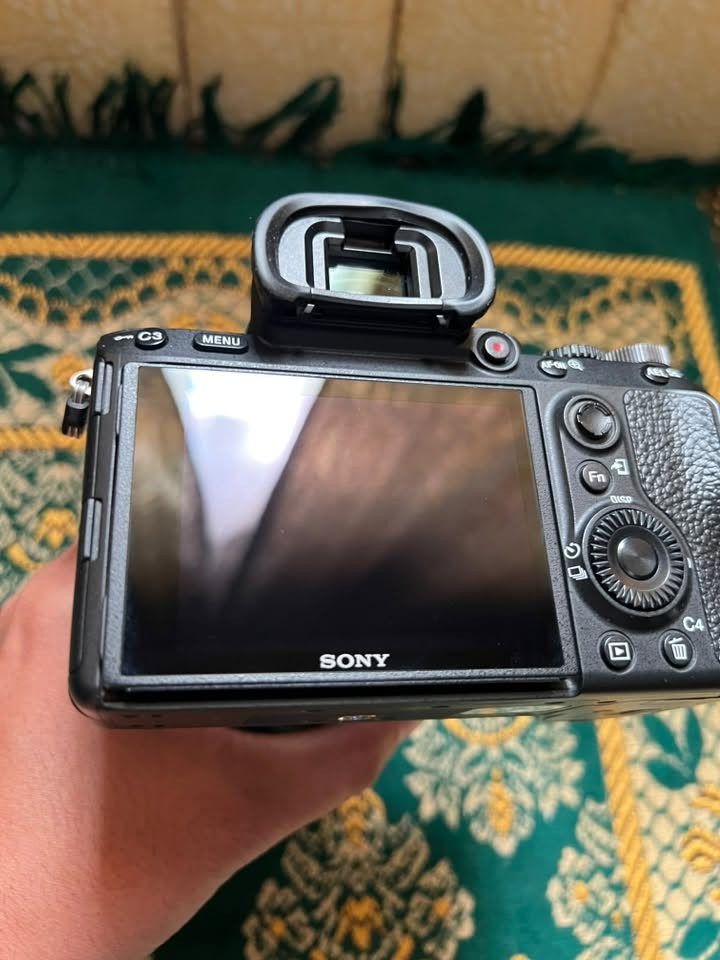 كاميرا سوني a7iii محدثة آخر تحديث نظيفة جداً مع عدسة تامرون 28-75 فتحه 2.8 جيل الثالث محدثة آخر تحديث والشتر موضح بالصوره بسعر مناسب للاستفسار خاص او واتساب ***********

نص مكتوب في الصور:
- AMERA SHUTTER COU
- Find out how many shots your Digital SLR ho
- RESULTS
- Shutter count
- 68759
- SONY ILCE-7M3
- Current value on eBay
- s an eBay Partner, this site may be compensated if you make a purchase using the above lin
- نشر X
- إذا كان هذا مفيدًا وكنت تحب الكاميرات، فاطلع على تطبيق سطح المكتب الجديد!