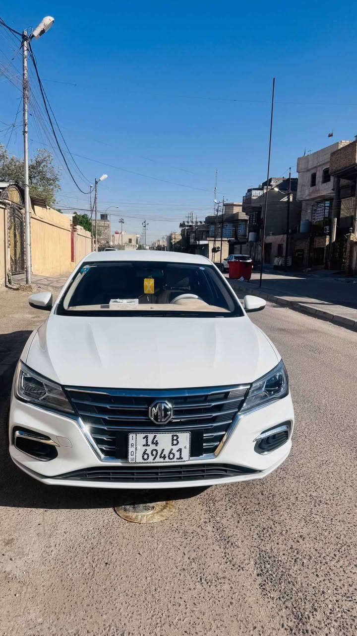 السلام عليكم mg5 مديل 2025  سياره جاهزه مجهزه من جميع النواحي مكينه كير حداده تبريد كله فول سياره باسمي تحويل مباشر رقم بصره جديد سنويه جديده ماشيه 22 الف فقط بيها بارد فقط خشم البنيد الركن وخشم الجاملق الأمامي والباب الخلفي ضربته خفيفه كدامكم بالصورة فقط لا غير السعر 92 وبيها مجال ملاحظه/ السيارة جديدة بعدها بضمان الشركة ٦ سنوات او ٢٠٠ الف كيلو *********** البصرة, العراق
