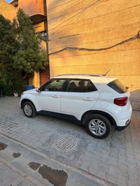 سياره نضيفه جدا  فينو موديل 2024 ضربتها خشم البنيد ومعدل على البارد فق...