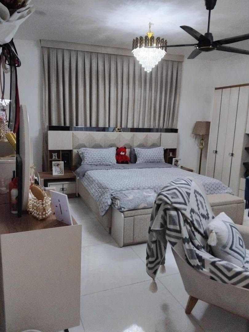 سلام عليكم ورحمه دار البيع المساحه 100 متر مربع 10*10 بيت جاهز  بنه 2025 مكان الدار بل حله شارع الأطباء مقابيل البلديات فرع ابو الصمون  الاستفسار تصل عل رقم ‬‏***********بيع سريع
البيت معه الثاث 190 -- بدون الثاث 175
