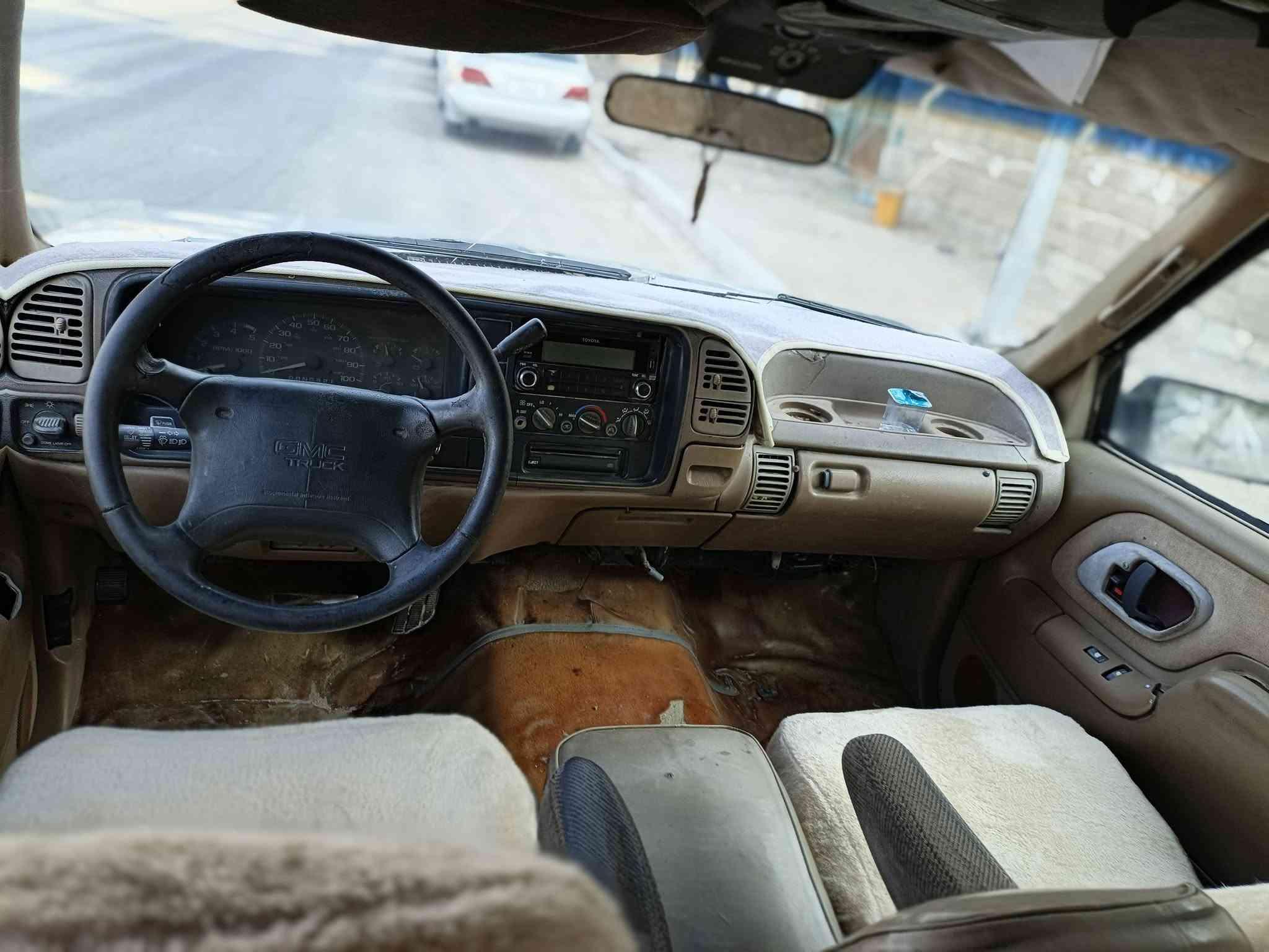 السلام عليكم
جمسي موديل 1995 مكينه 350 وگير700 ٫ خير من الله سياره جاهزة حداده تخم تايـر ٫سنويه لغاية2027 علمأ"التحويل مباشر 
السعر:27
العنوان: البصره 
رقم الهاتف :***********
