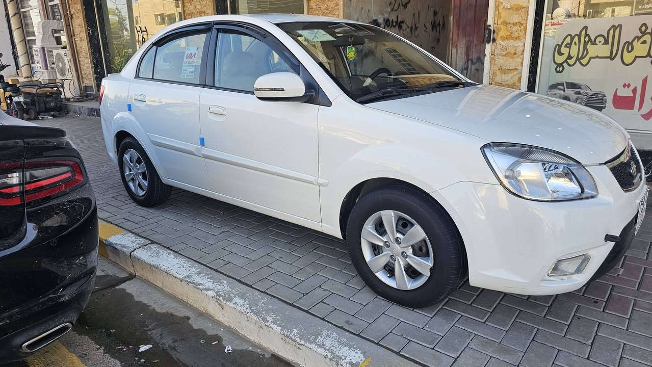 كيا ريو 2012 سليمانيه سنويه وهزه جديده سياره جديده وجاهزه من كلشي كير ومحرك وصدر وتبريد كله جديد عنوان ديالى بعقوبه ***********
